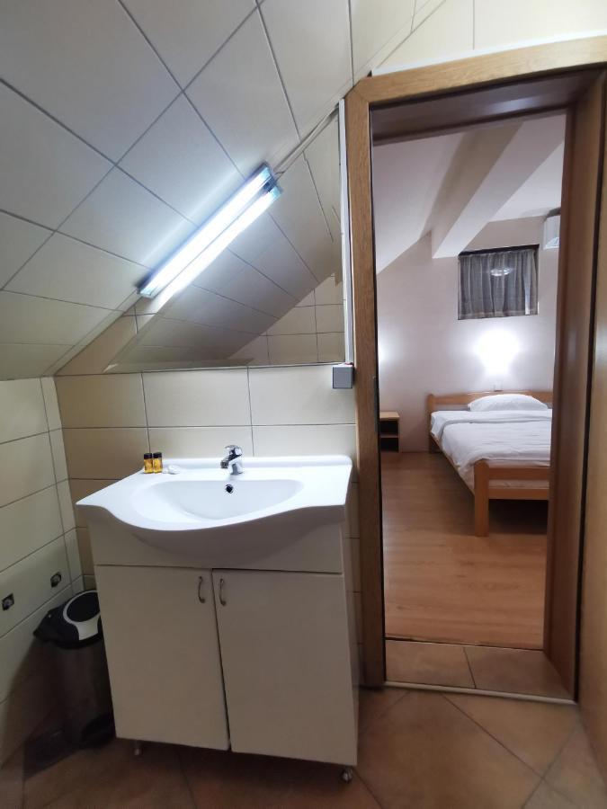 Motel Imperija Ub エクステリア 写真