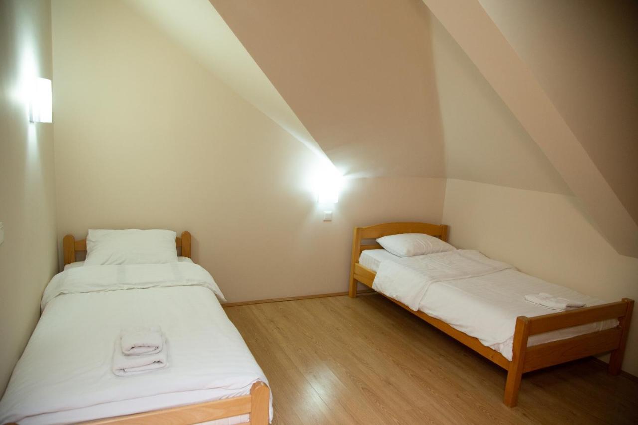 Motel Imperija Ub エクステリア 写真