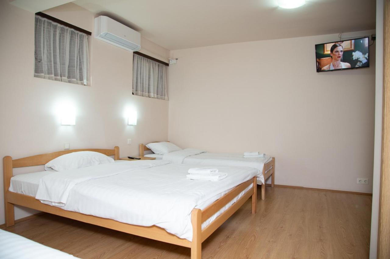 Motel Imperija Ub エクステリア 写真