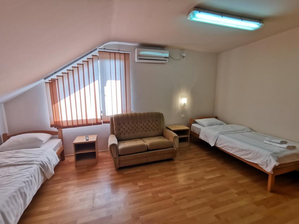 Motel Imperija Ub エクステリア 写真