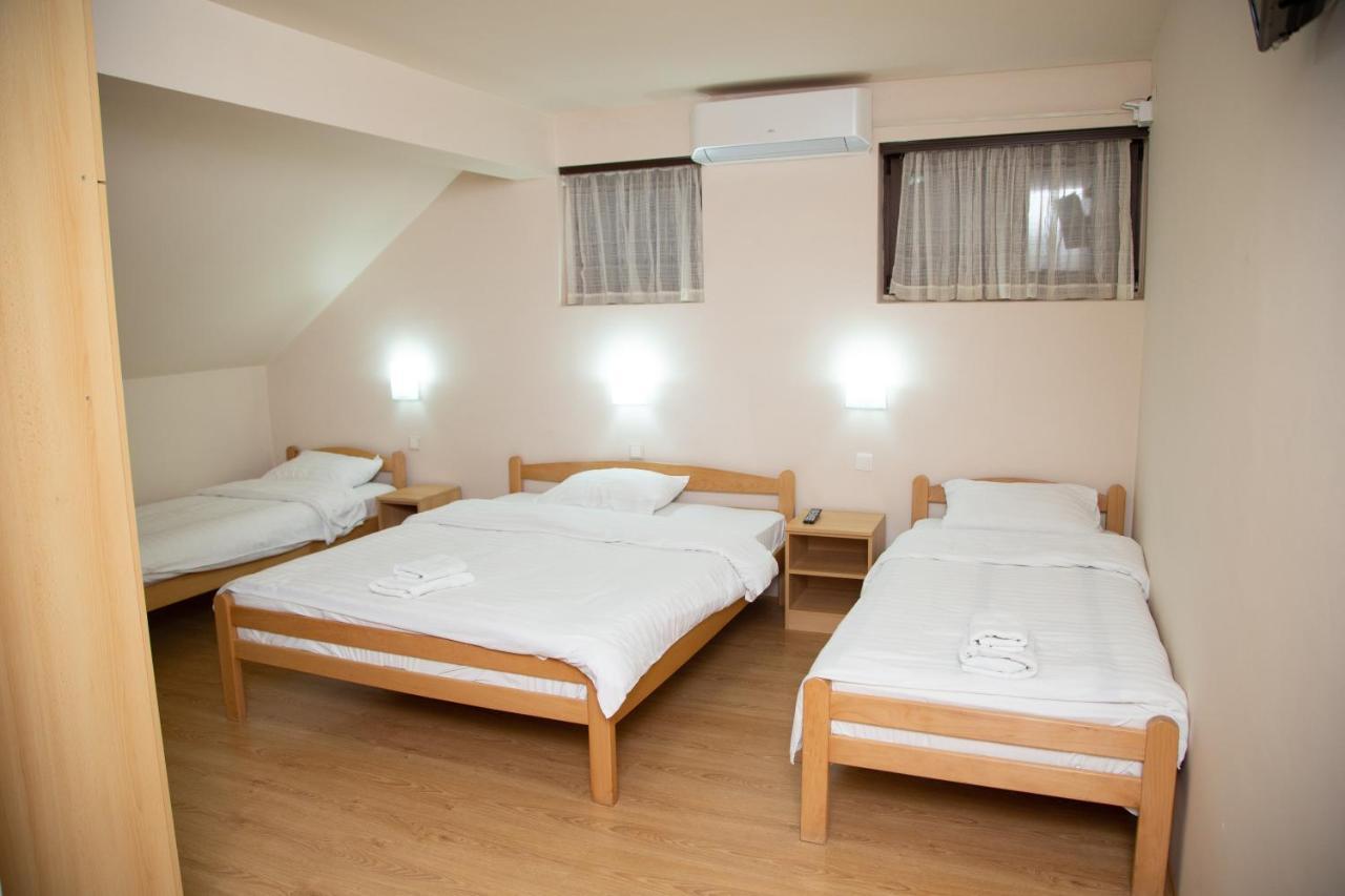 Motel Imperija Ub エクステリア 写真
