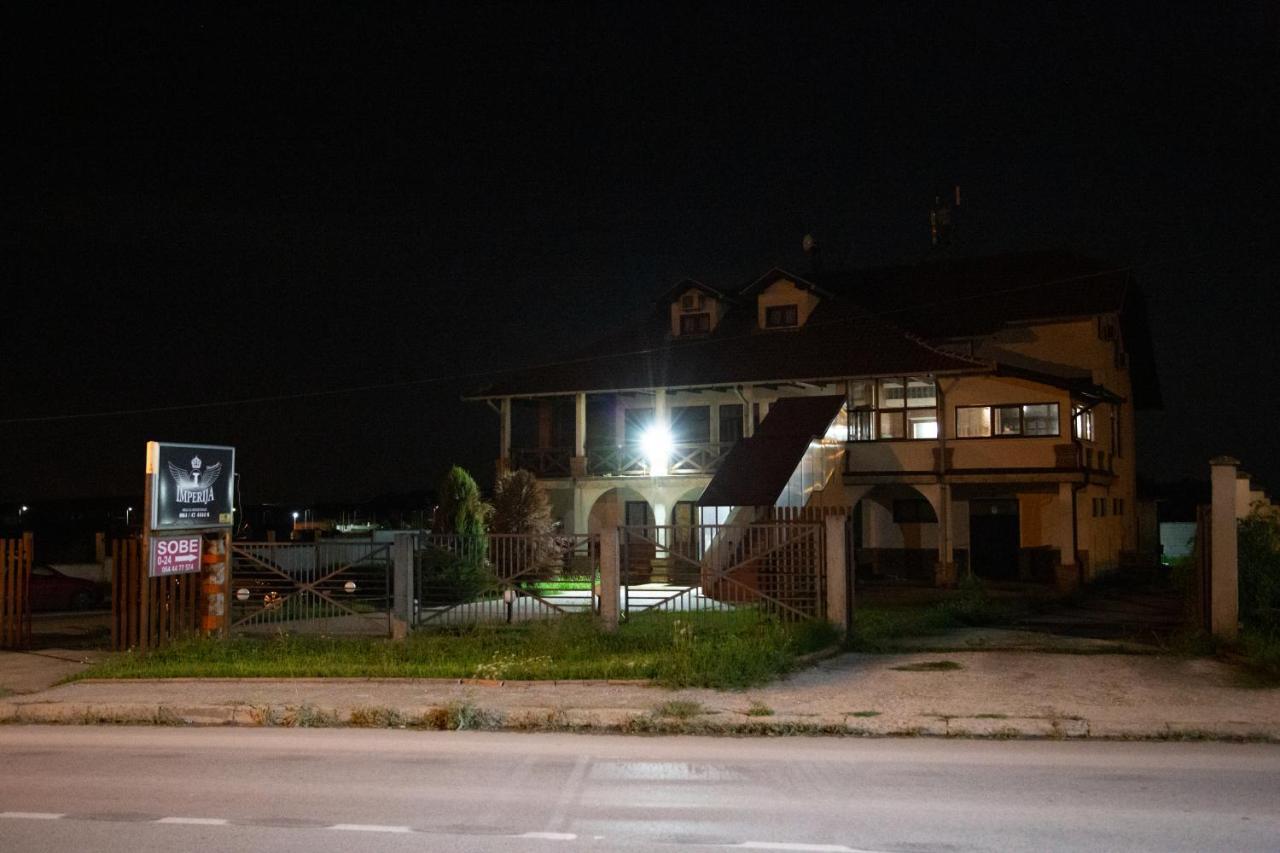 Motel Imperija Ub エクステリア 写真