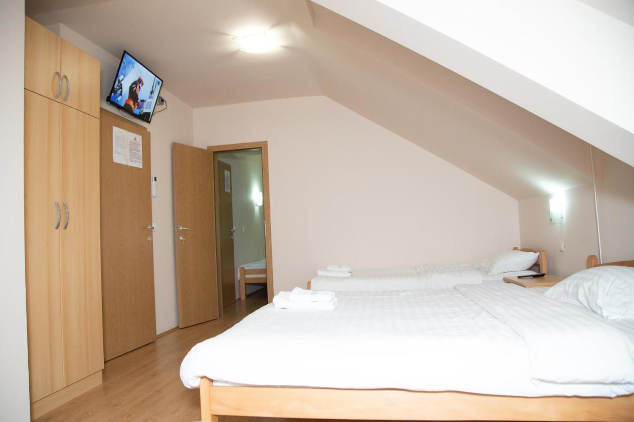 Motel Imperija Ub エクステリア 写真